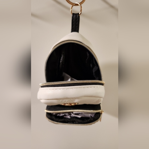 Backback Keychain - Picture 8 of 13